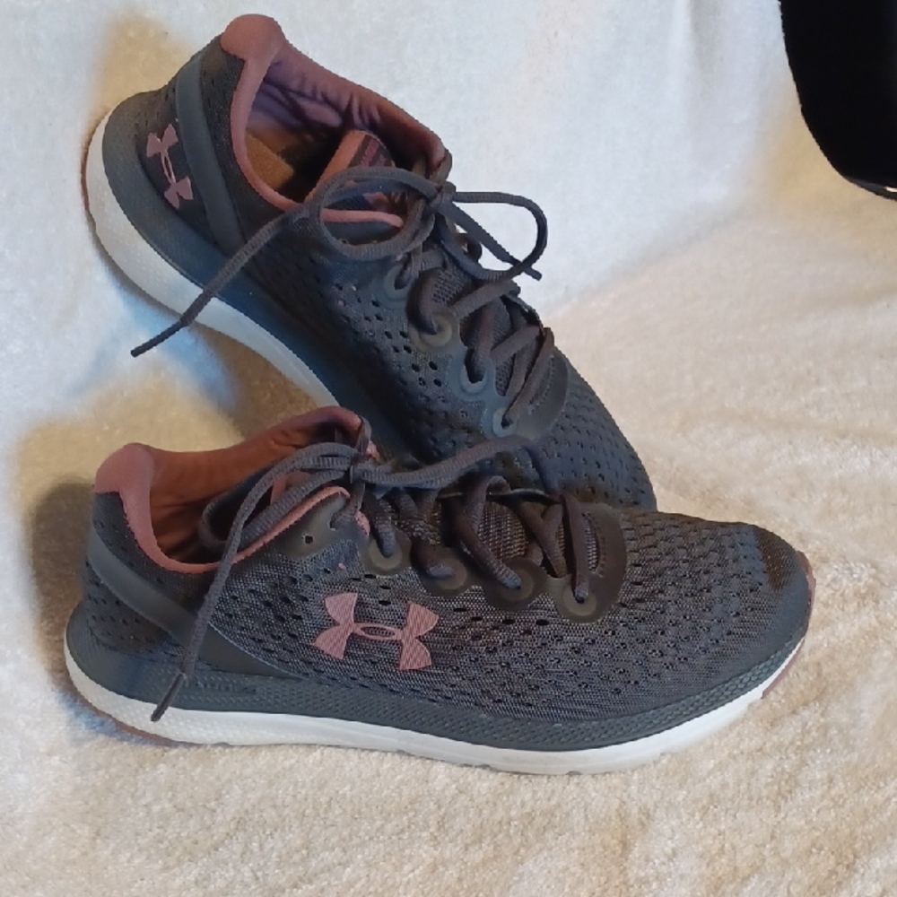 Under Armour Women's Gray Running Shoes